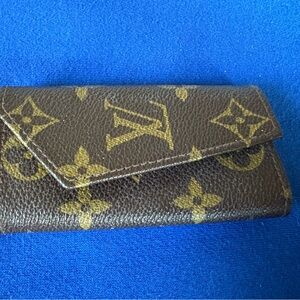 Louis Vuitton Brown and Gold Monogram 4-key Hilder